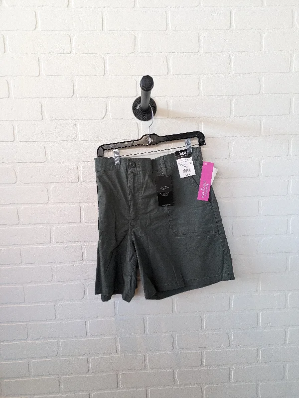 Can't Miss Shorts By Lee  Size: 18