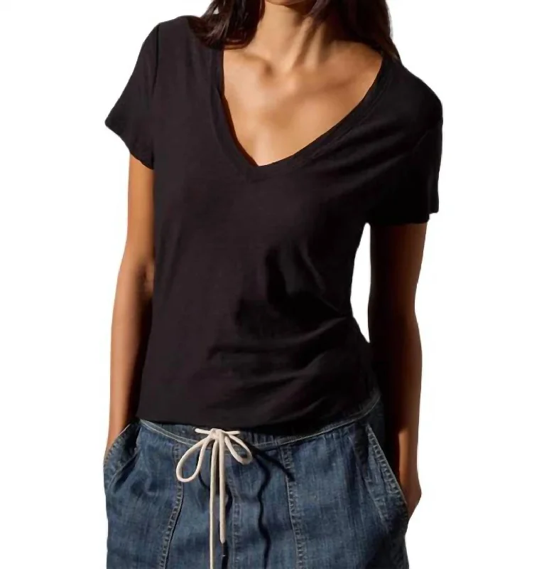 Steals and Deals Casual Tee With Reverse Binding In Blk