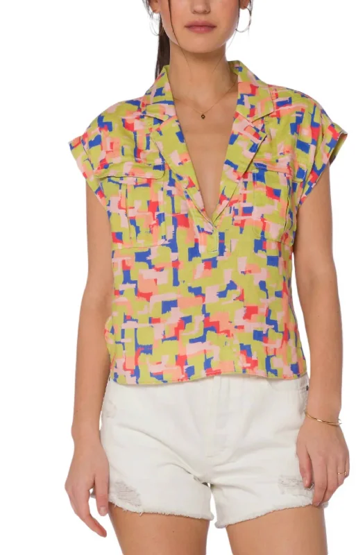 Savings Spectacular Gavin Short Sleeve Top In Multi Abst