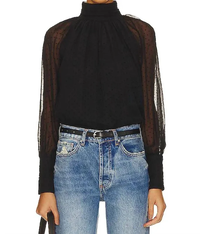 Online Exclusive Lia Top In True Black