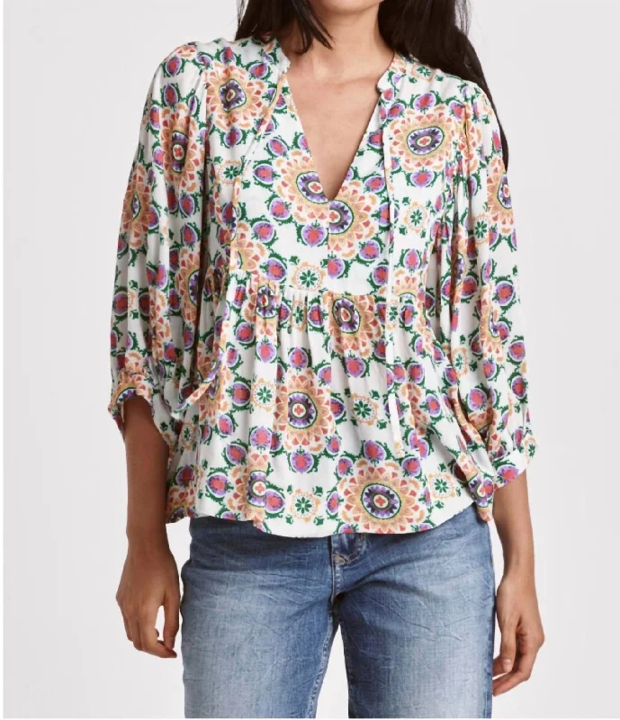 Daily Deals Malia V-Neck Top Blouse In Flower Medallion