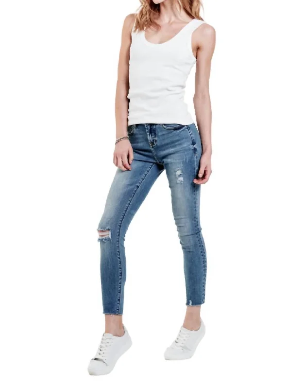 Savings Alert Paula Scoop Neck Tank In White